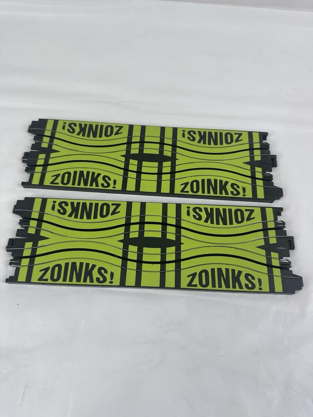 AUTO WORLD 9" COBBLESTONE SQUEEZE TRACKS Zoinks Scooby Doo 2 PC AURORA TOMY